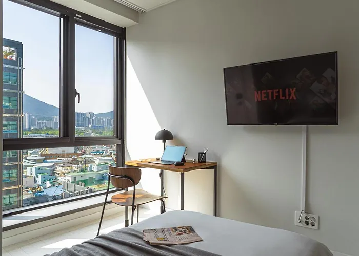 Апартаменты Urbanstay Seomyeon *